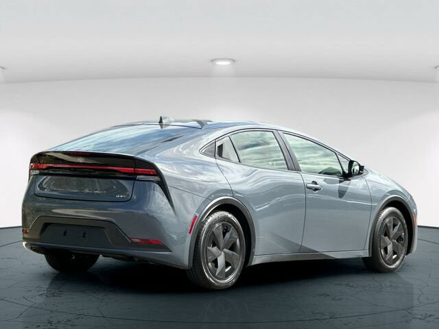 Used 2024 Toyota Prius LE FWD image 6