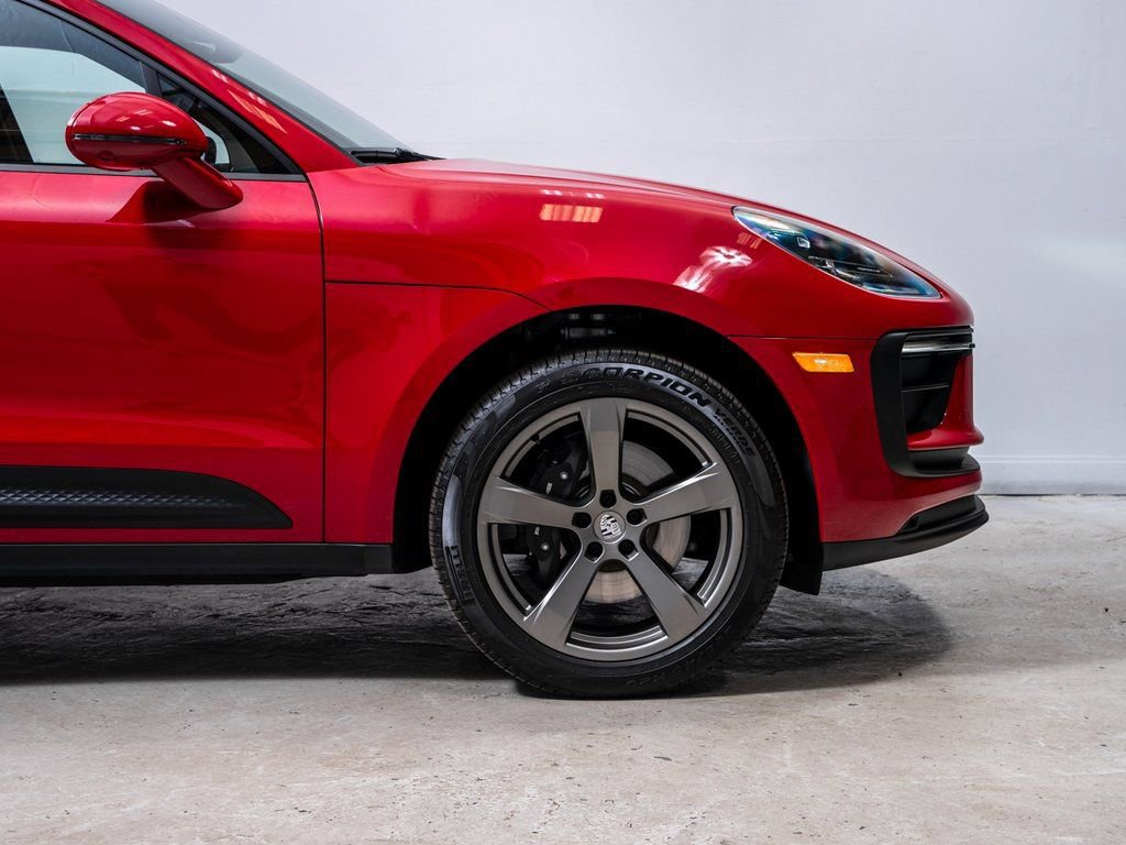 Certified 2025 Porsche Macan image 12