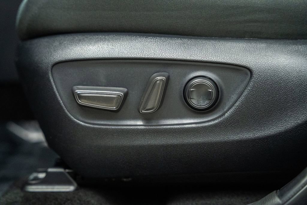 Used 2025 Toyota RAV4 XLE image 31