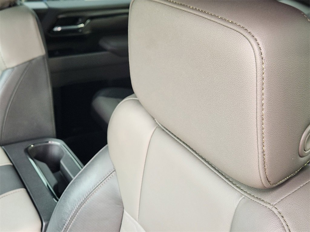 Used 2024 Chevrolet Silverado 2500 ZR2 w/ Technology Package image 14