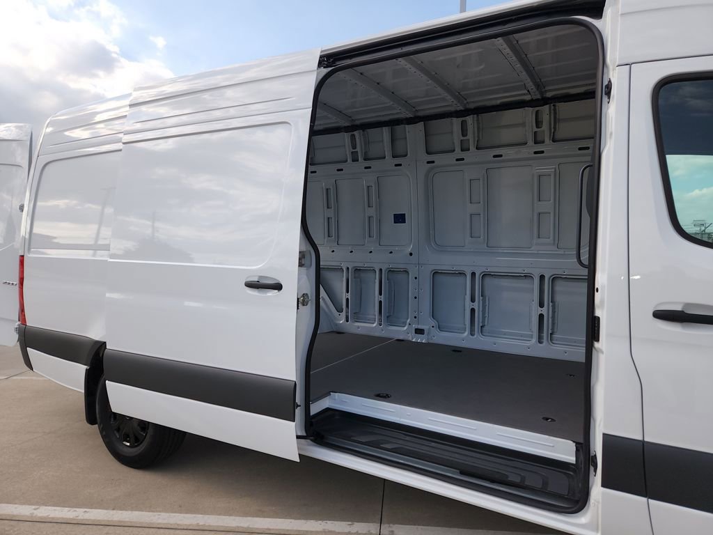 Used 2025 Mercedes-Benz Sprinter 2500 image 14