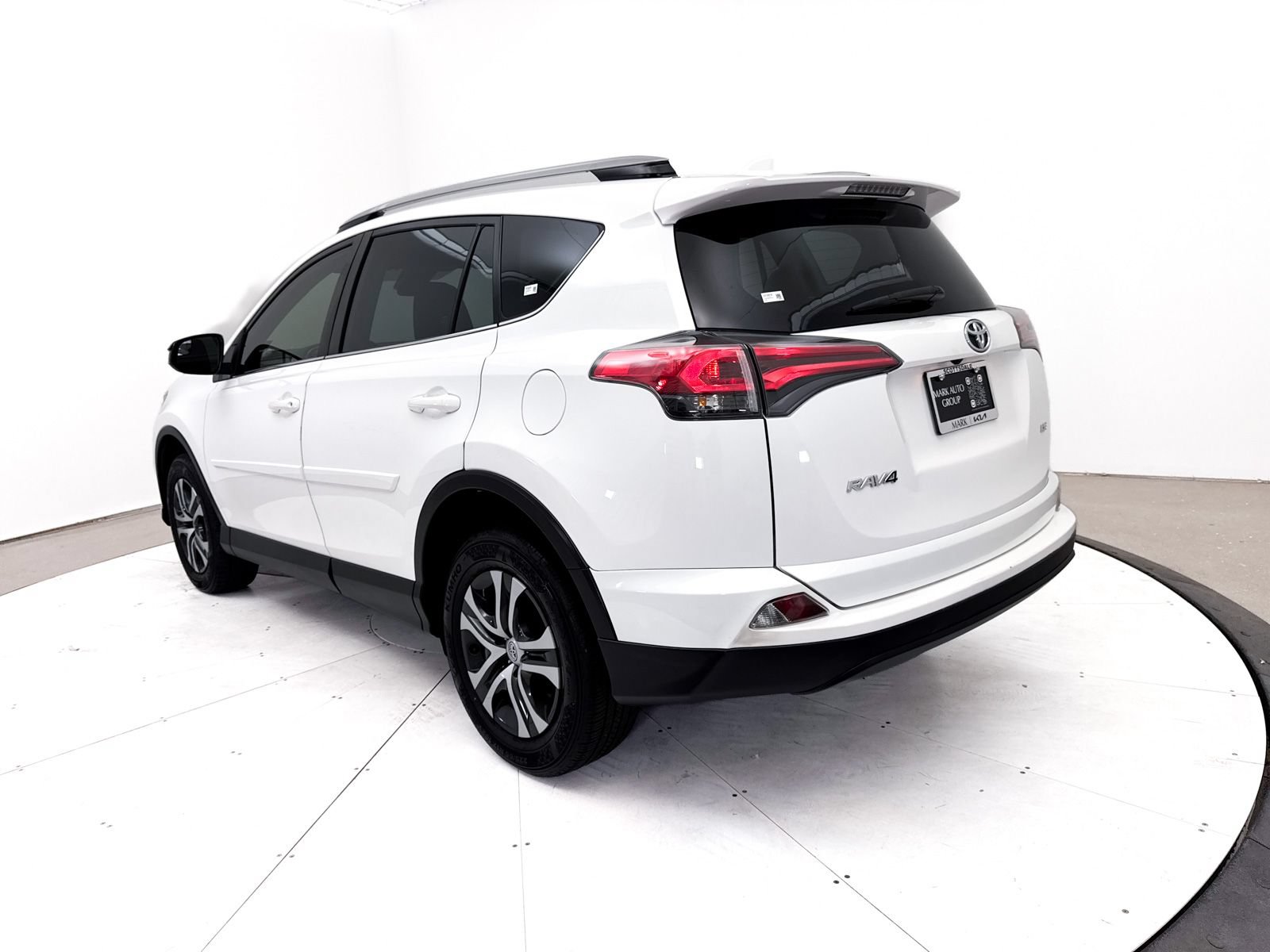 Used 2017 Toyota RAV4 LE FWD image 13