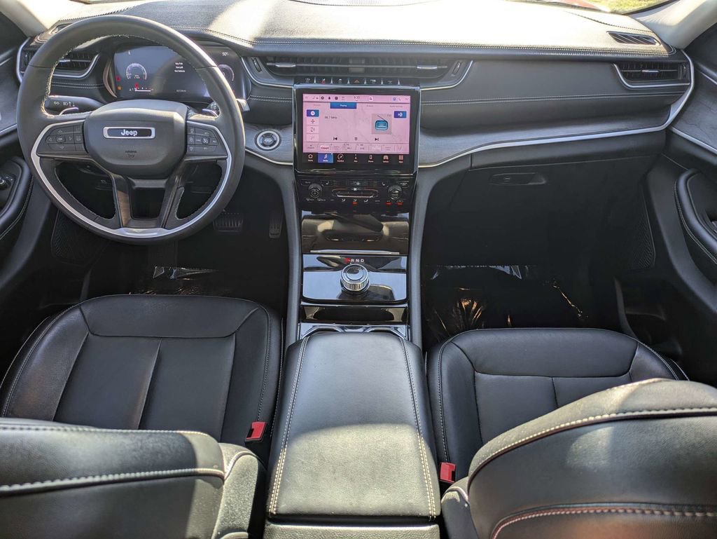 Used 2023 Jeep Grand Cherokee Limited w/ Black Appearance Package image 13