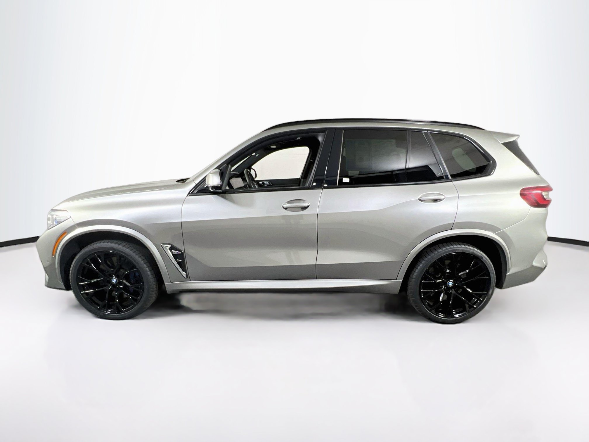 Used 2021 BMW X5 M w/ Executive Package AWD/4WD image 8