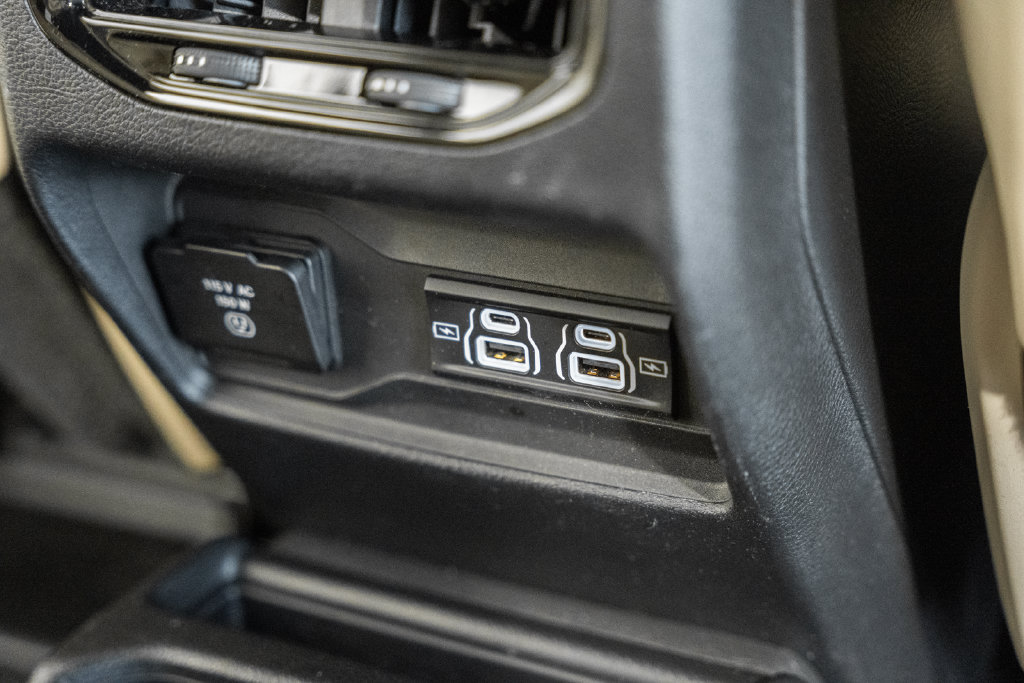 Certified 2023 Jeep Grand Cherokee L Limited w/ Luxury Tech Group II AWD/4WD image 36