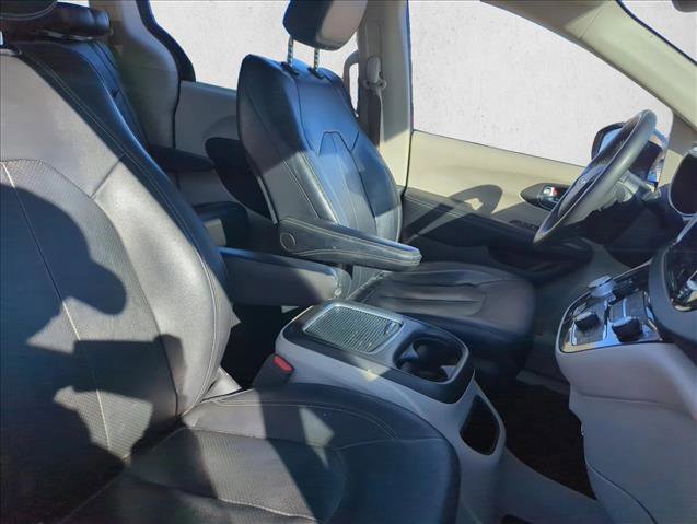 Used 2022 Chrysler Pacifica Touring-L image 22