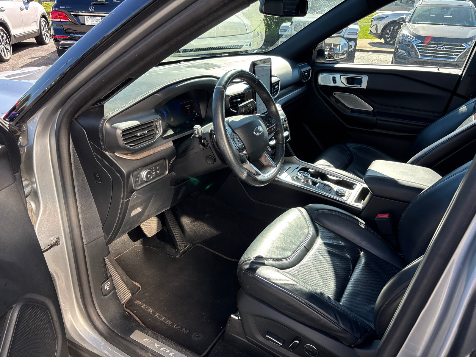Used 2020 Ford Explorer Platinum w/ Premium Technology Package AWD/4WD image 22