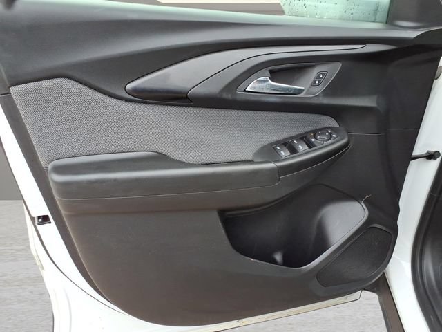 Used 2022 Chevrolet TrailBlazer LT w/ Convenience Package FWD image 14