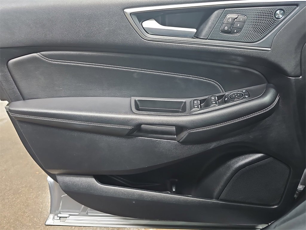 Used 2024 Ford Edge Titanium image 25