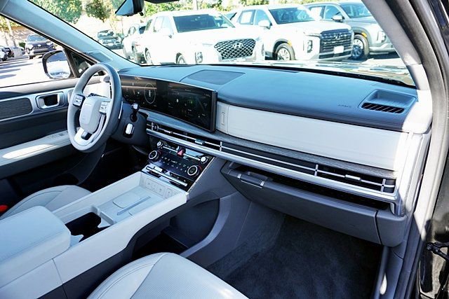 Used 2025 Hyundai Santa Fe Calligraphy image 11