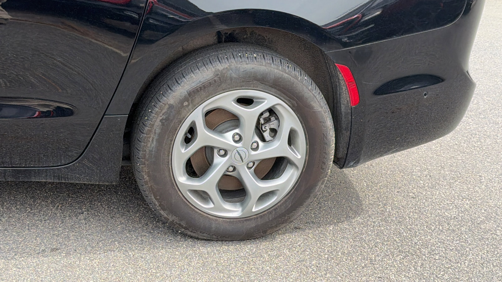 Used 2024 Chrysler Pacifica Limited image 12