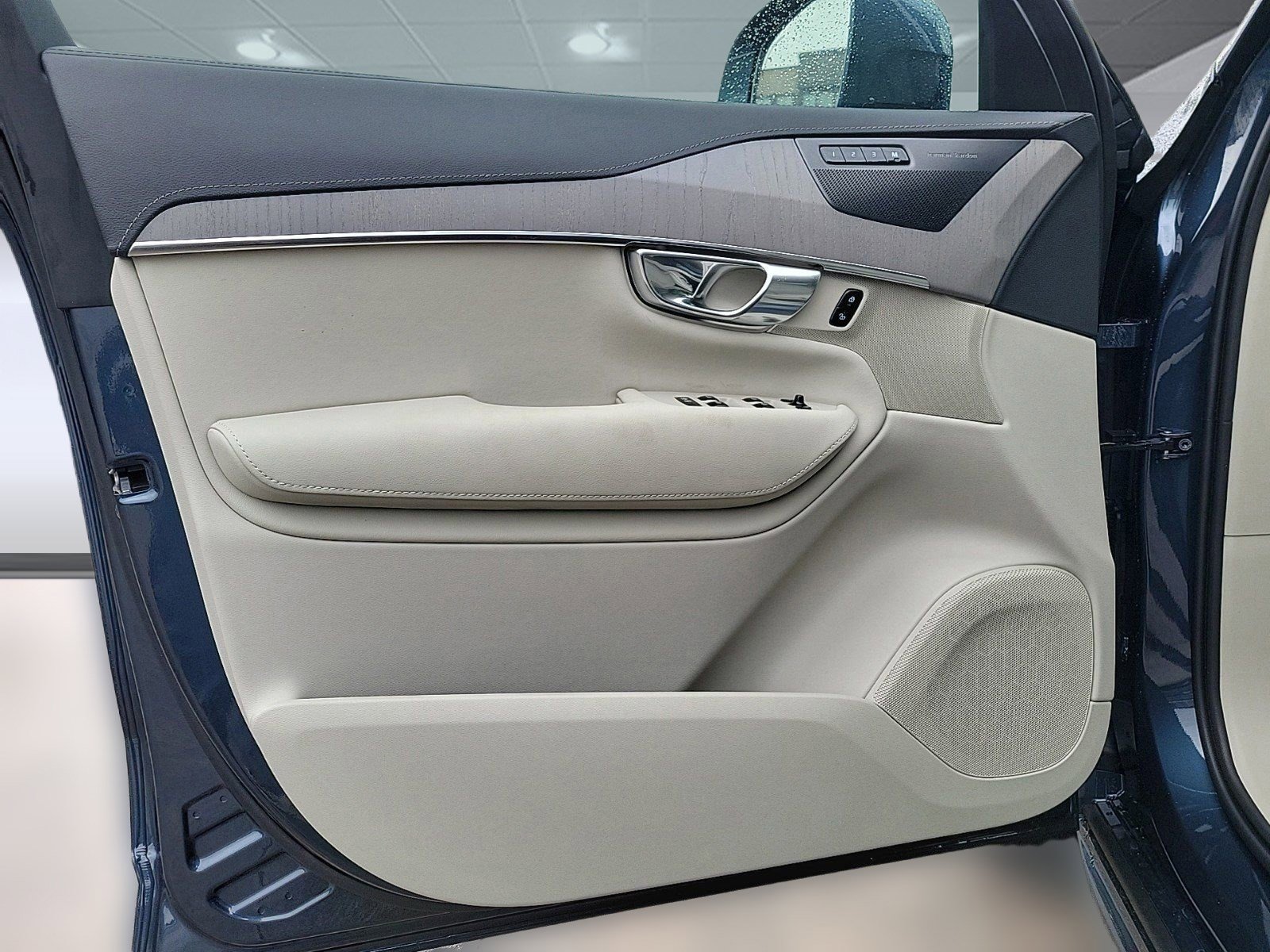 New 2024 Volvo XC90 T8 Ultimate w/ Protection Package Premier image 22