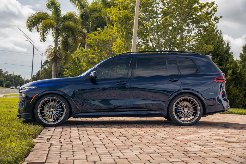 Used 2024 BMW ALPINA XB7 AWD/4WD image 2
