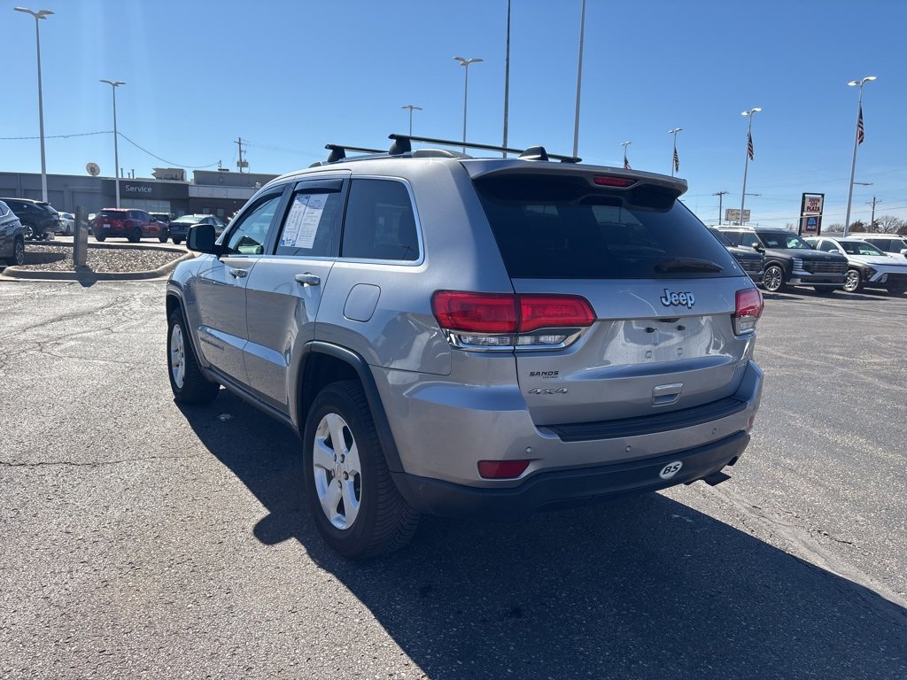 Used 2018 Jeep Grand Cherokee Laredo image 4