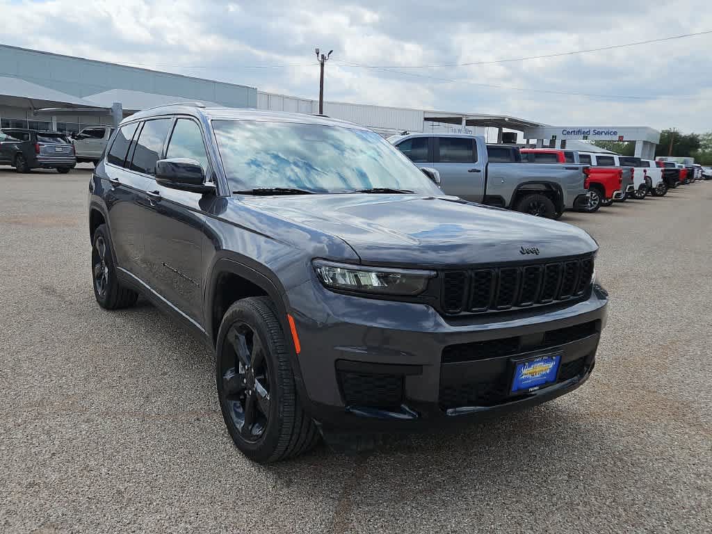Used 2025 Jeep Grand Cherokee L Laredo RWD image 2