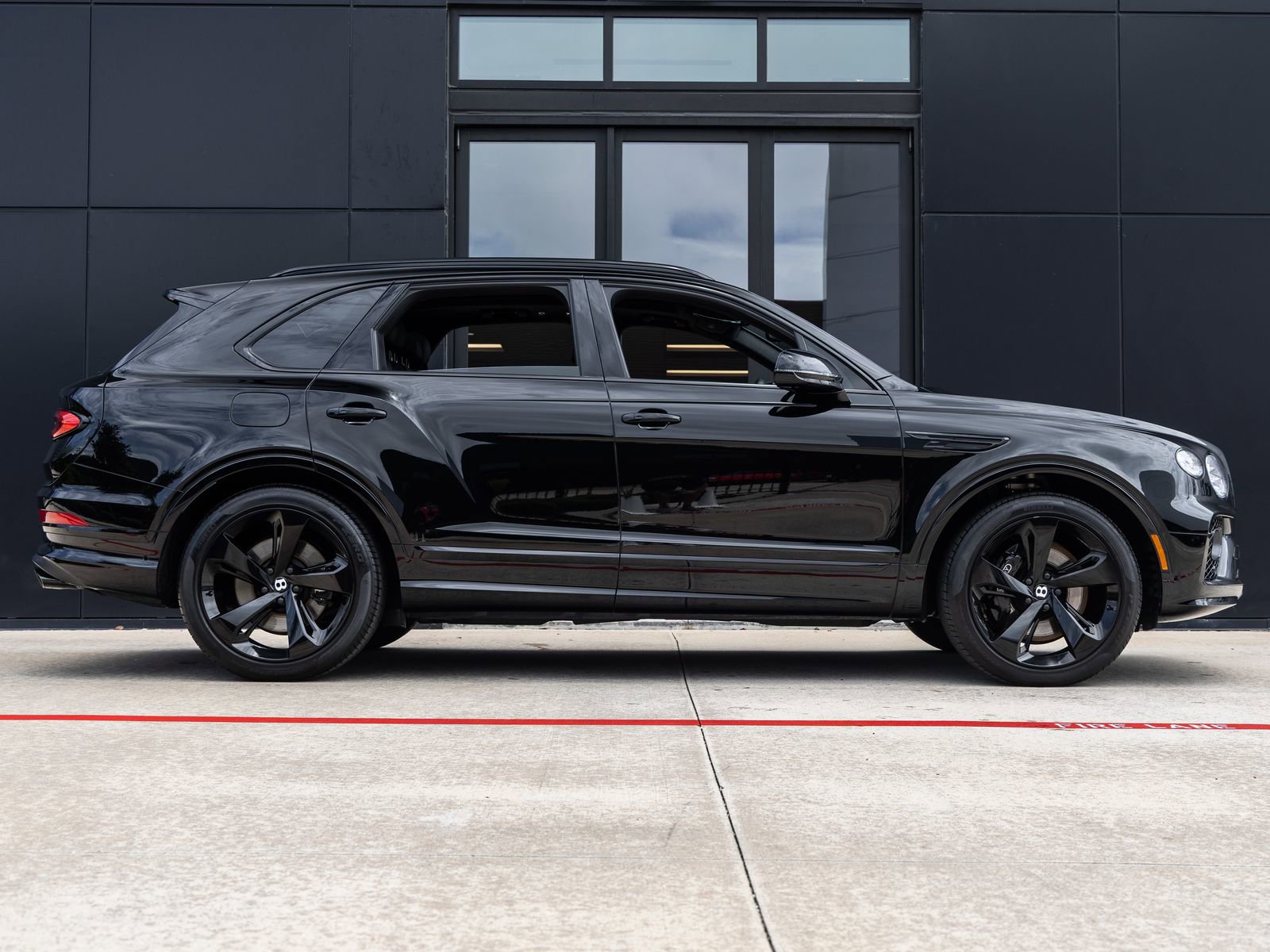 Used 2023 Bentley Bentayga AWD/4WD image 10