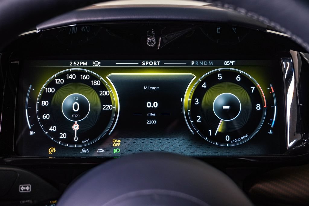 Used 2026 Aston Martin V8 Vantage Coupe RWD image 26
