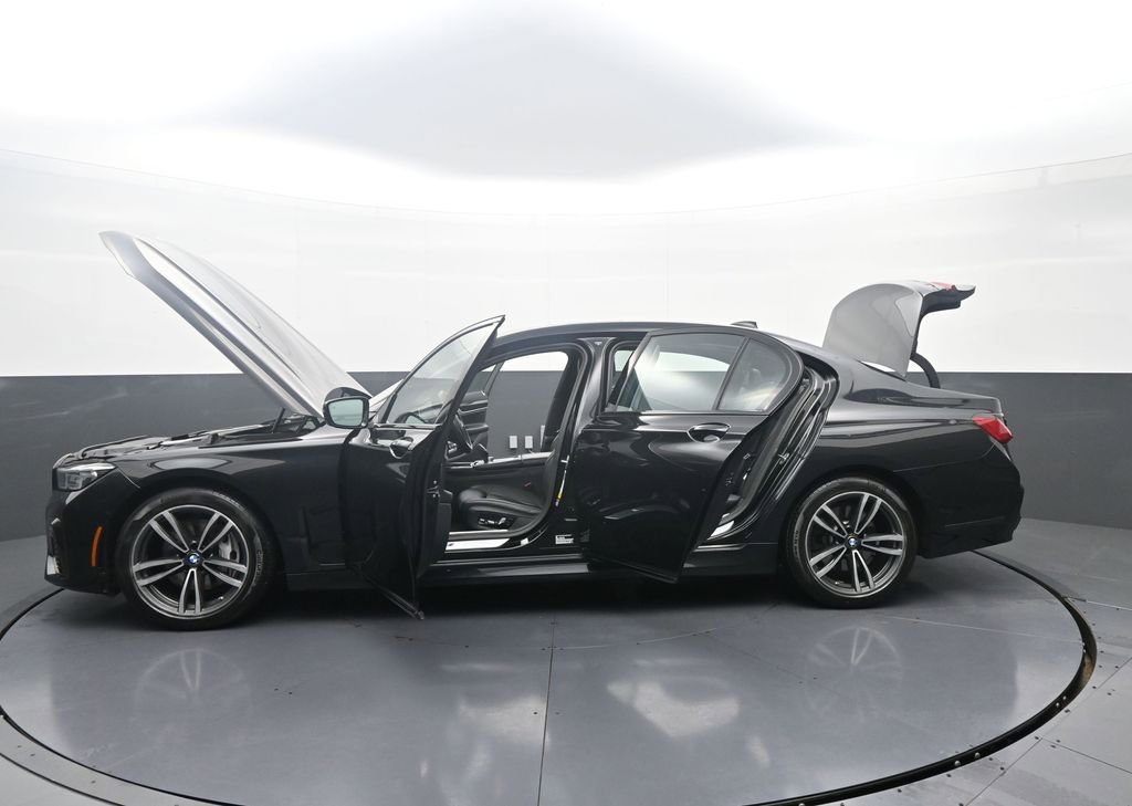 Used 2022 BMW 740i xDrive w/ M Sport Package image 42
