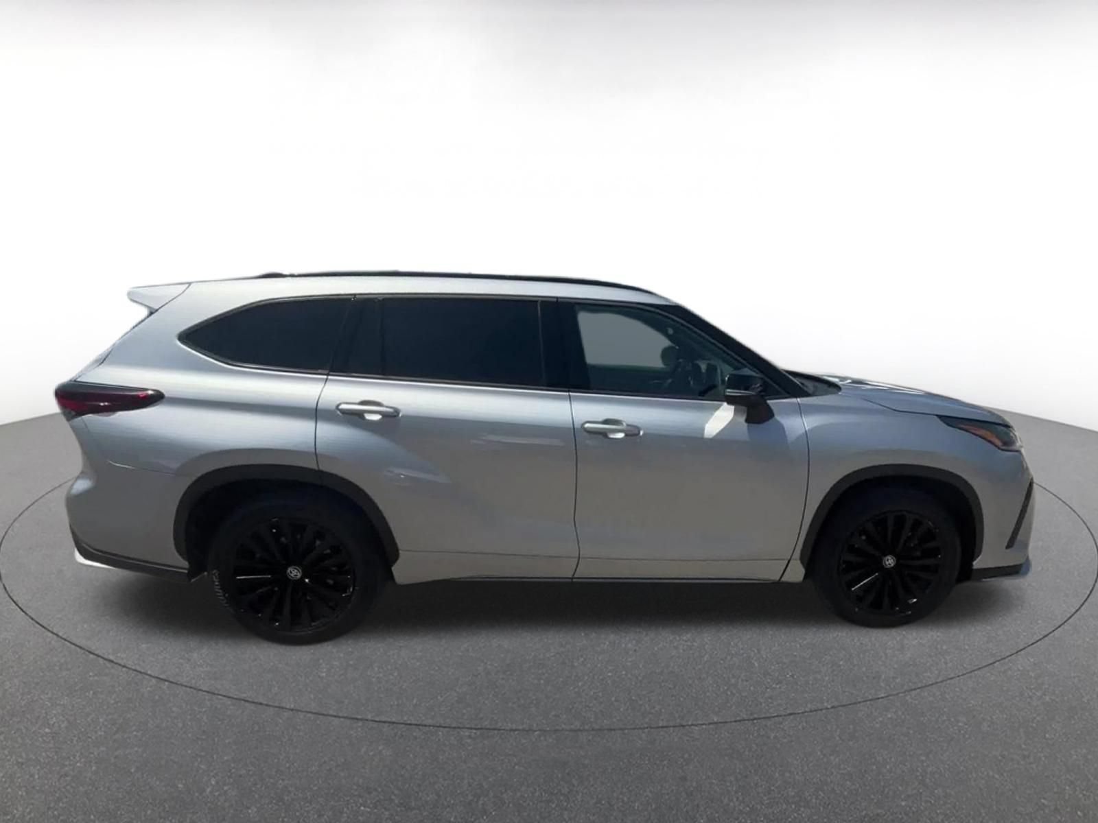 Used 2025 Toyota Highlander XSE AWD/4WD image 16