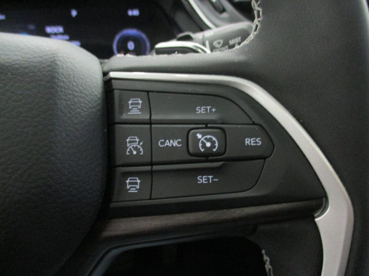 Used 2023 Jeep Grand Cherokee L Limited w/ Luxury Tech Group II AWD/4WD image 28