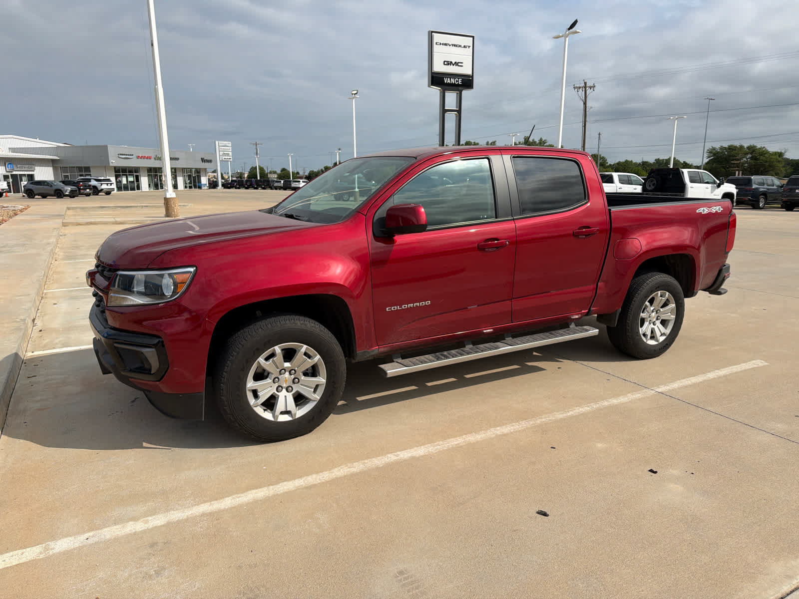 Used 2021 Chevrolet Colorado LT w/ LT Convenience Package AWD/4WD image 2