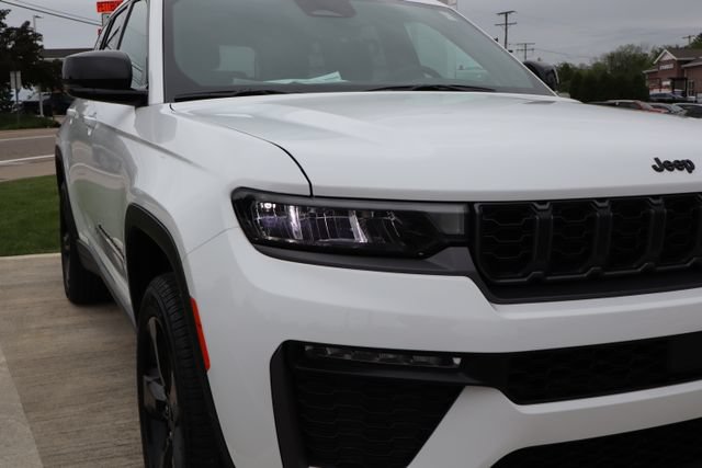 New 2026 Jeep Grand Cherokee Limited w/ Limited Altitude Package AWD/4WD image 5