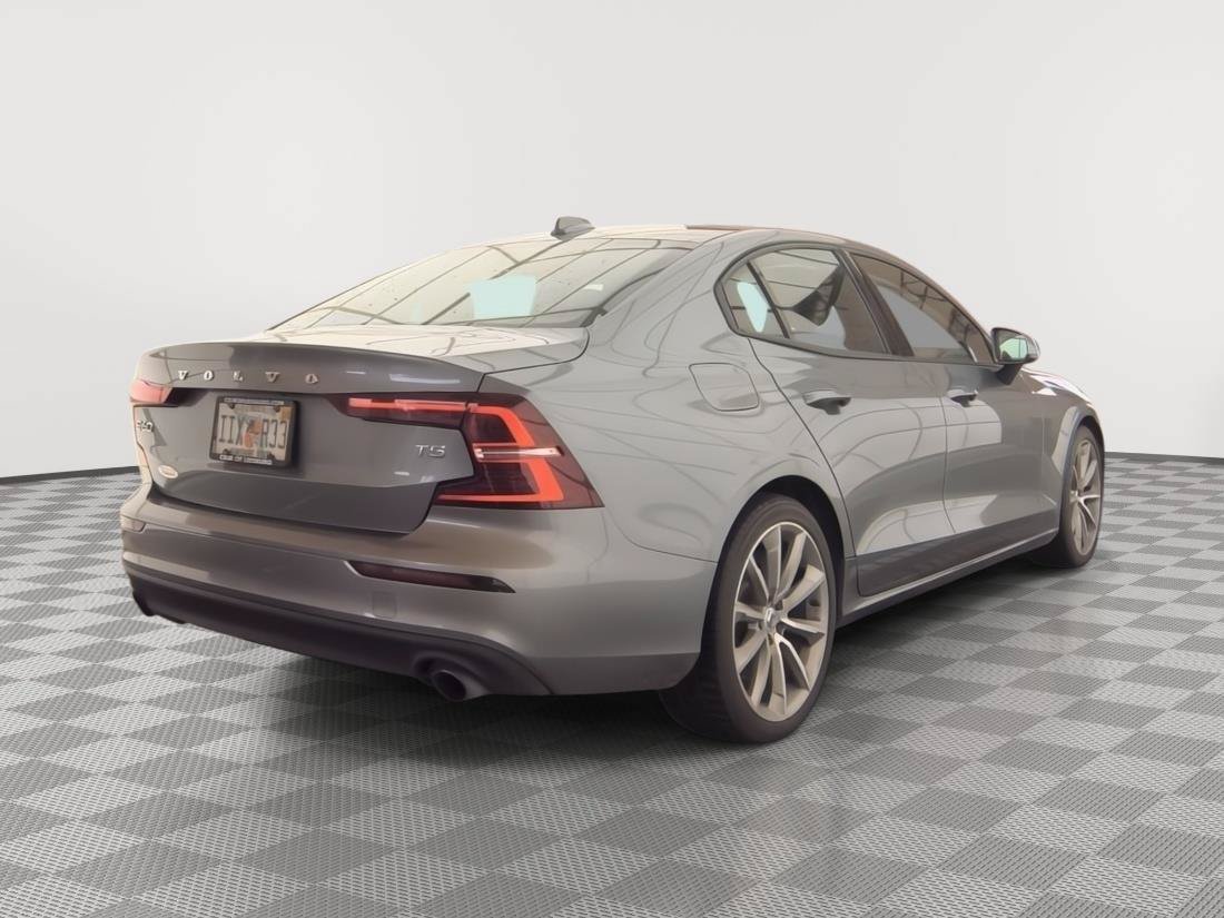 Used 2020 Volvo S60 T5 Momentum FWD image 2