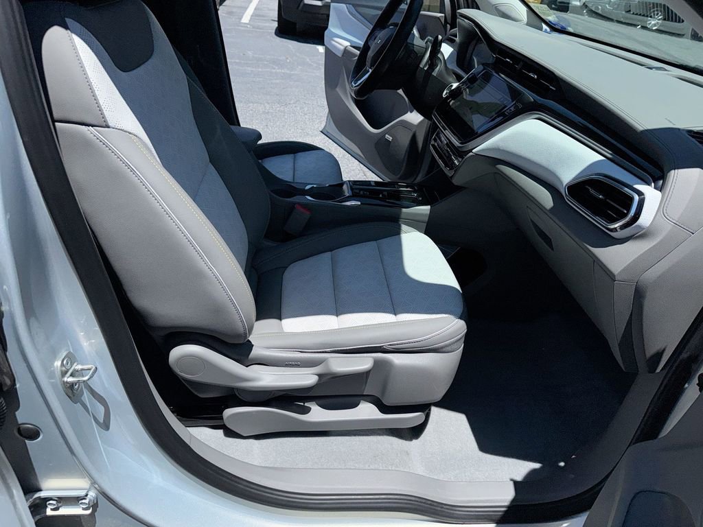 Used 2022 Chevrolet Bolt EUV Premier w/ Launch Edition FWD image 32