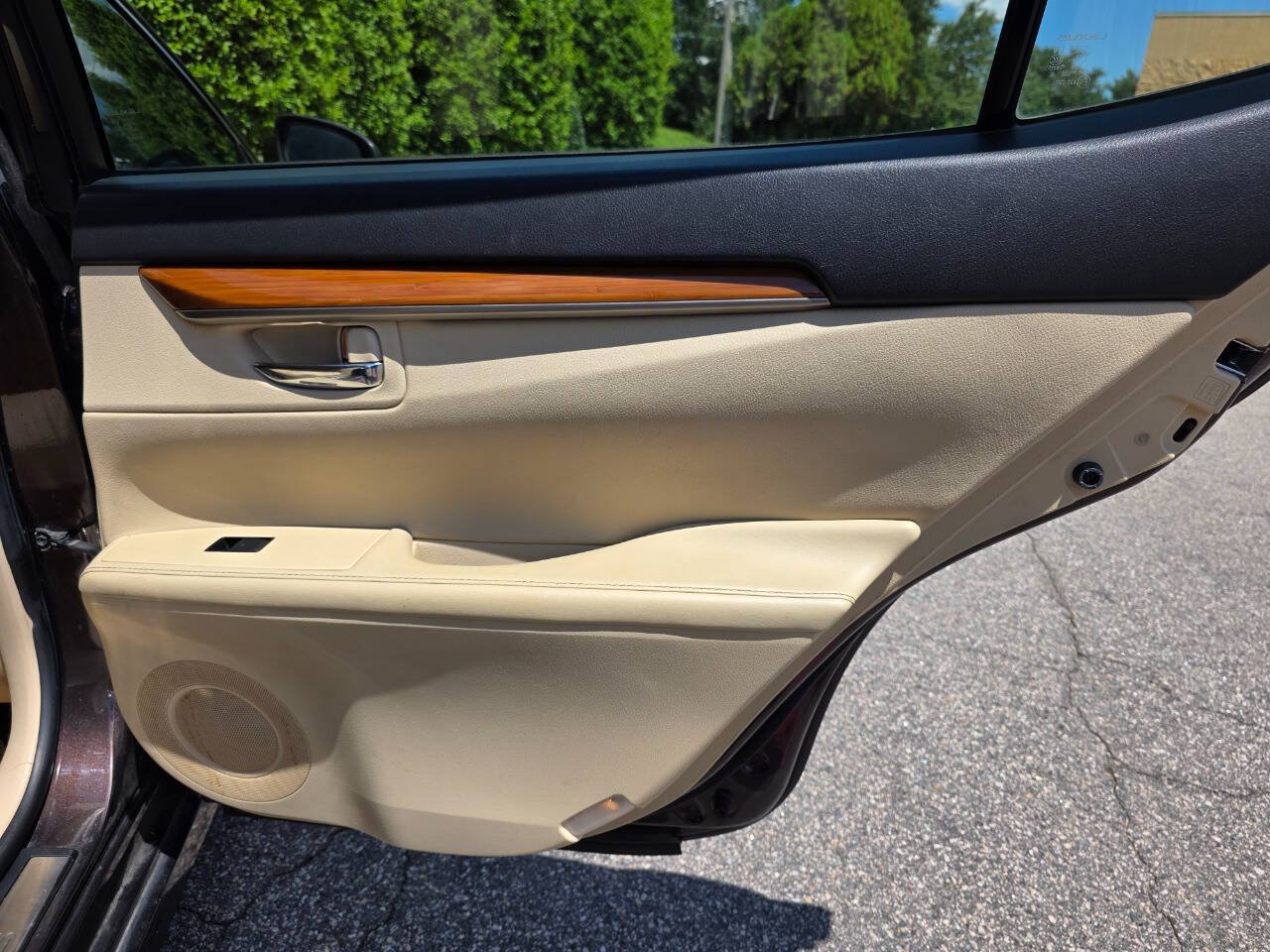 Used 2013 Lexus ES 300h w/ Premium Pkg FWD image 33