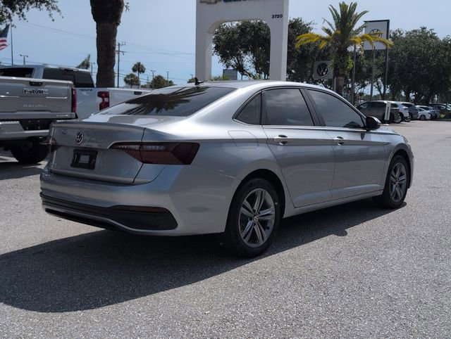 Certified 2024 Volkswagen Jetta SE FWD image 7