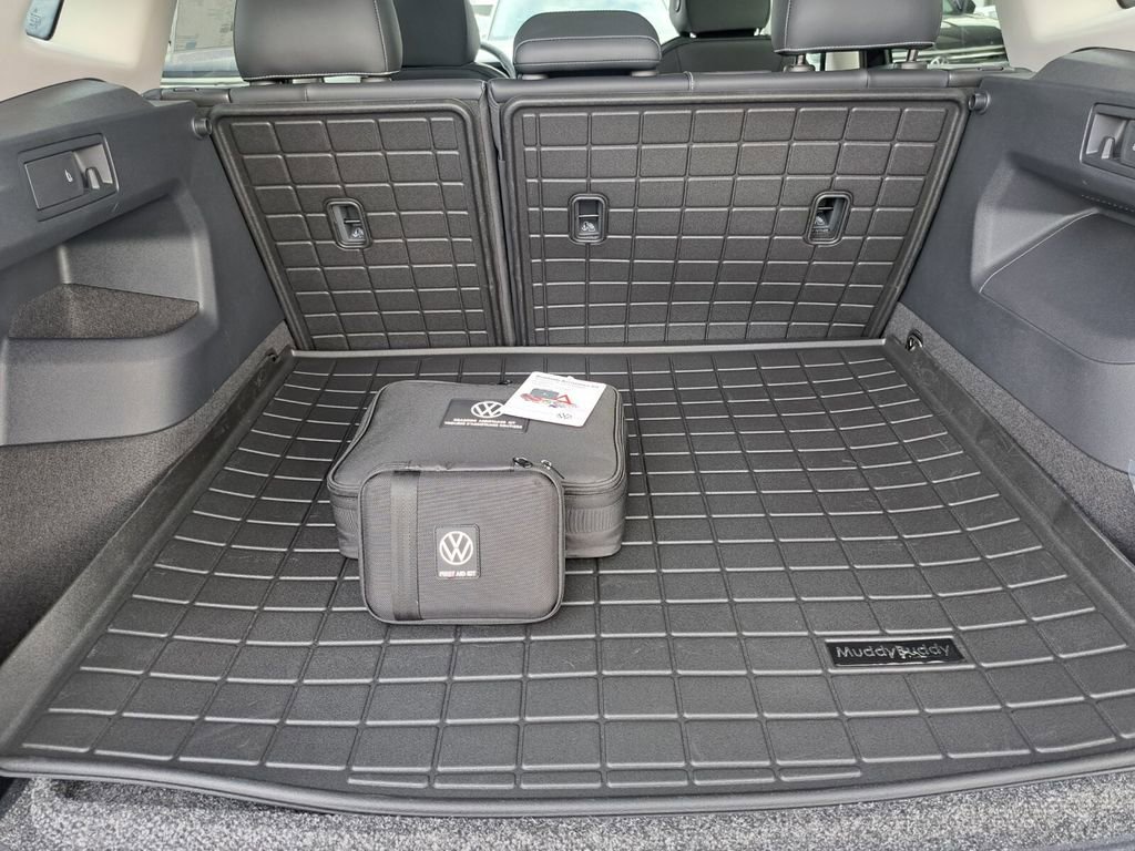 New 2026 Volkswagen Tiguan SE image 29