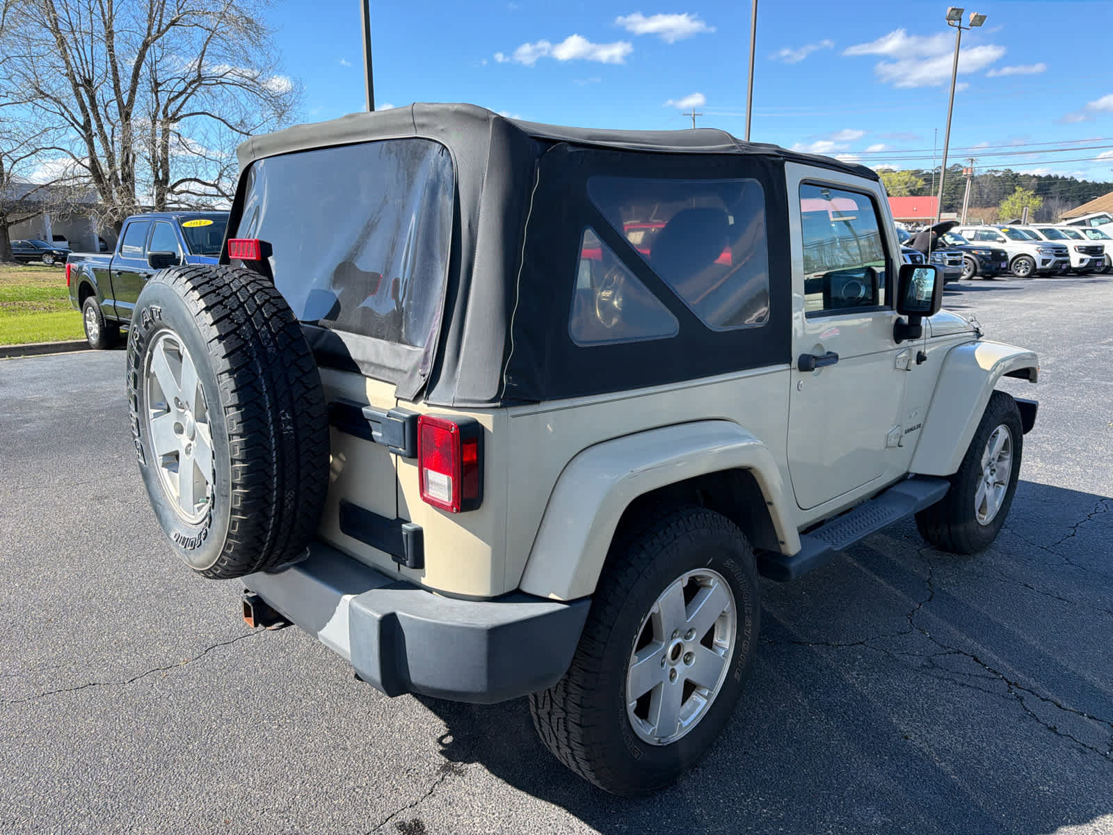 Used 2011 Jeep Wrangler Sahara w/ Connectivity Group image 6