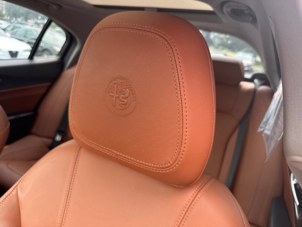 Used 2019 Alfa Romeo Giulia AWD image 33