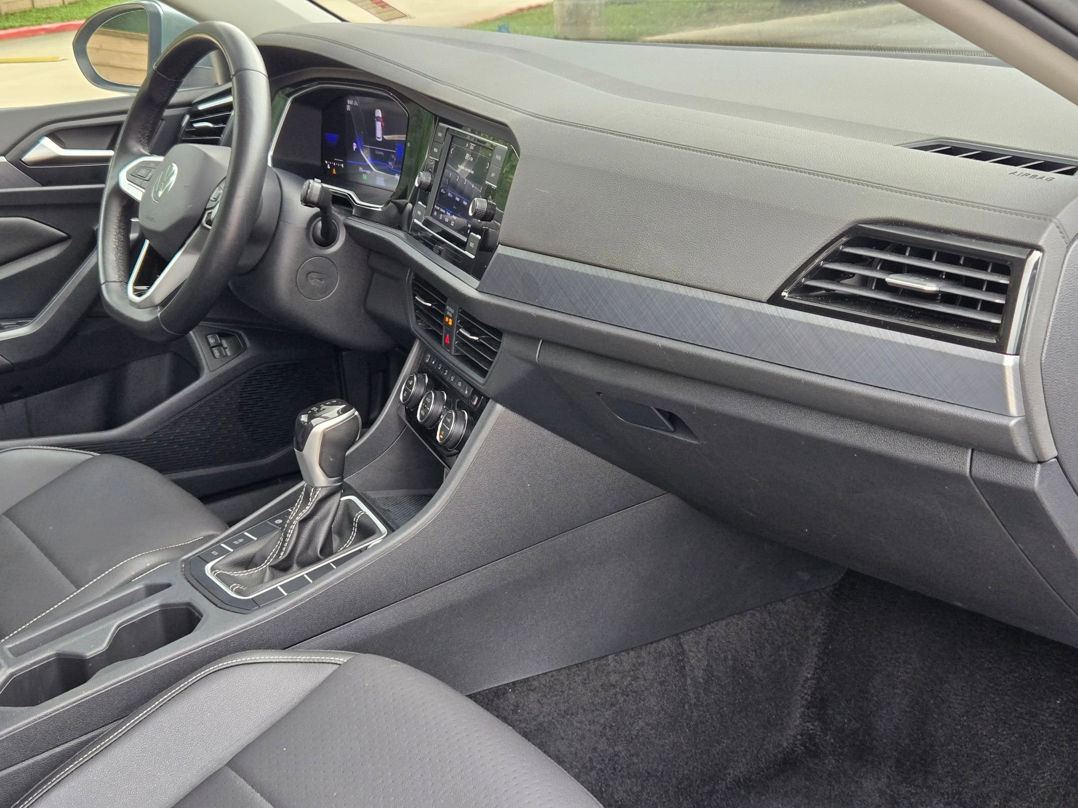 Used 2024 Volkswagen Jetta SE FWD image 29