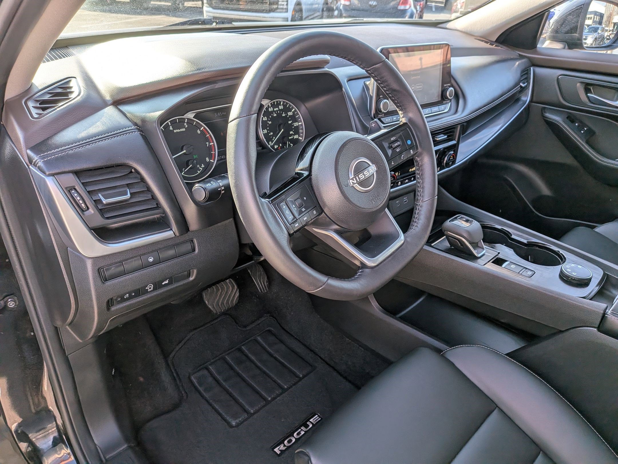 Used 2023 Nissan Rogue SV w/ SV Premium B Package image 17