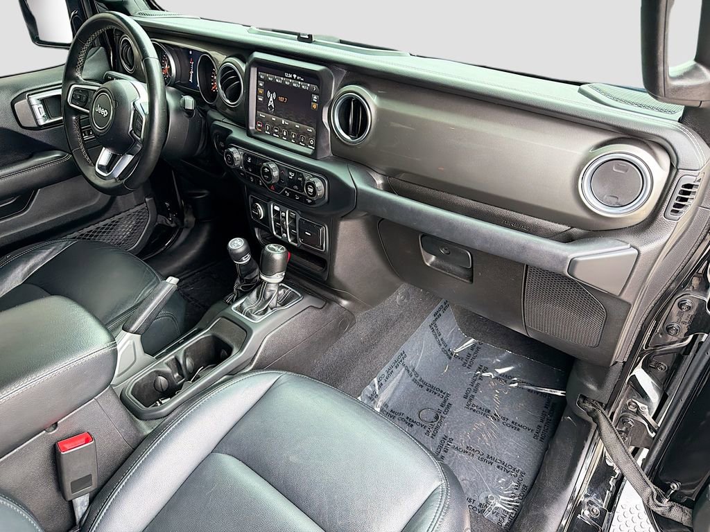 Used 2018 Jeep Wrangler Unlimited Sahara AWD/4WD image 12