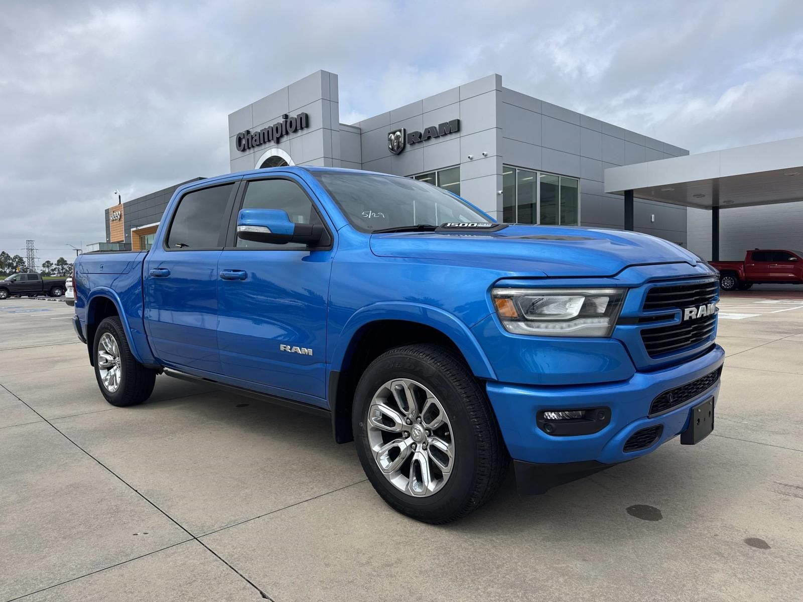 Used 2022 RAM 1500 Laramie AWD/4WD image 1