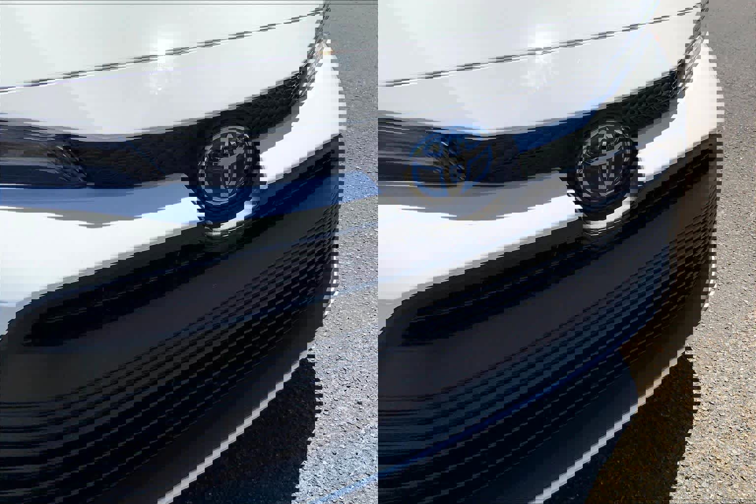 Used 2025 Toyota Corolla LE w/ LE Premium Package image 31