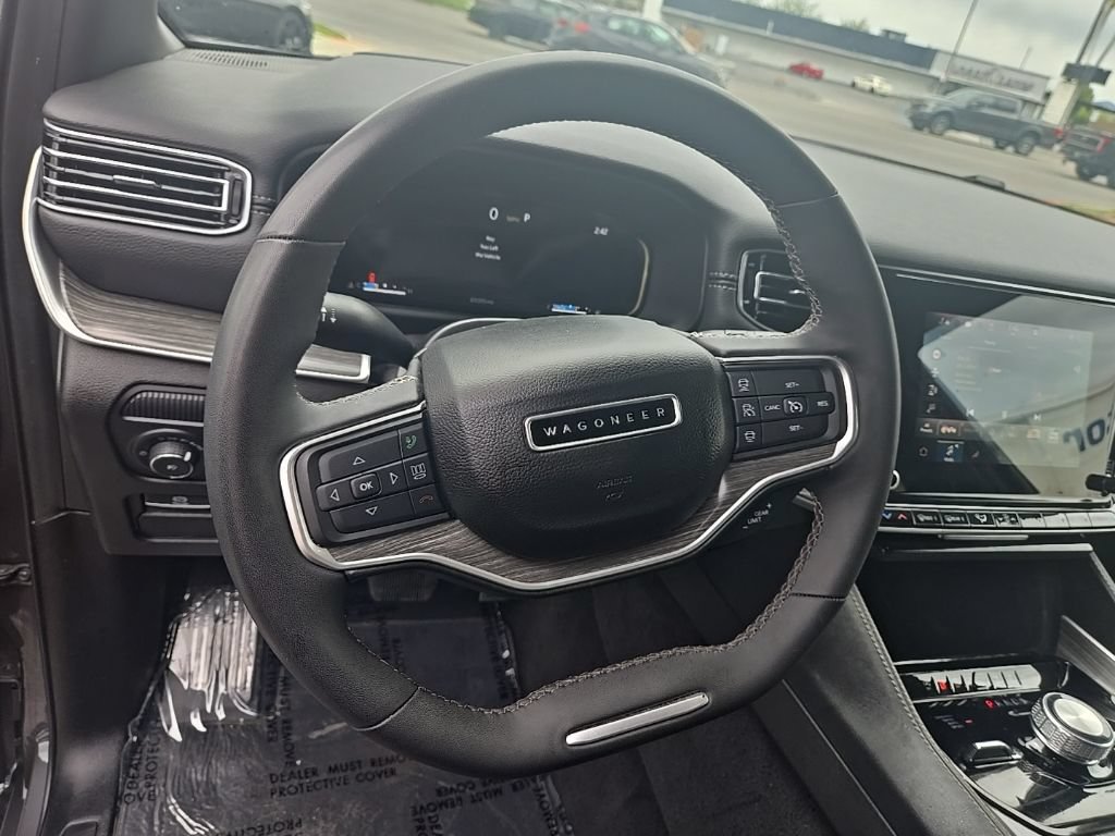 Used 2024 Jeep Wagoneer Series III AWD/4WD image 13