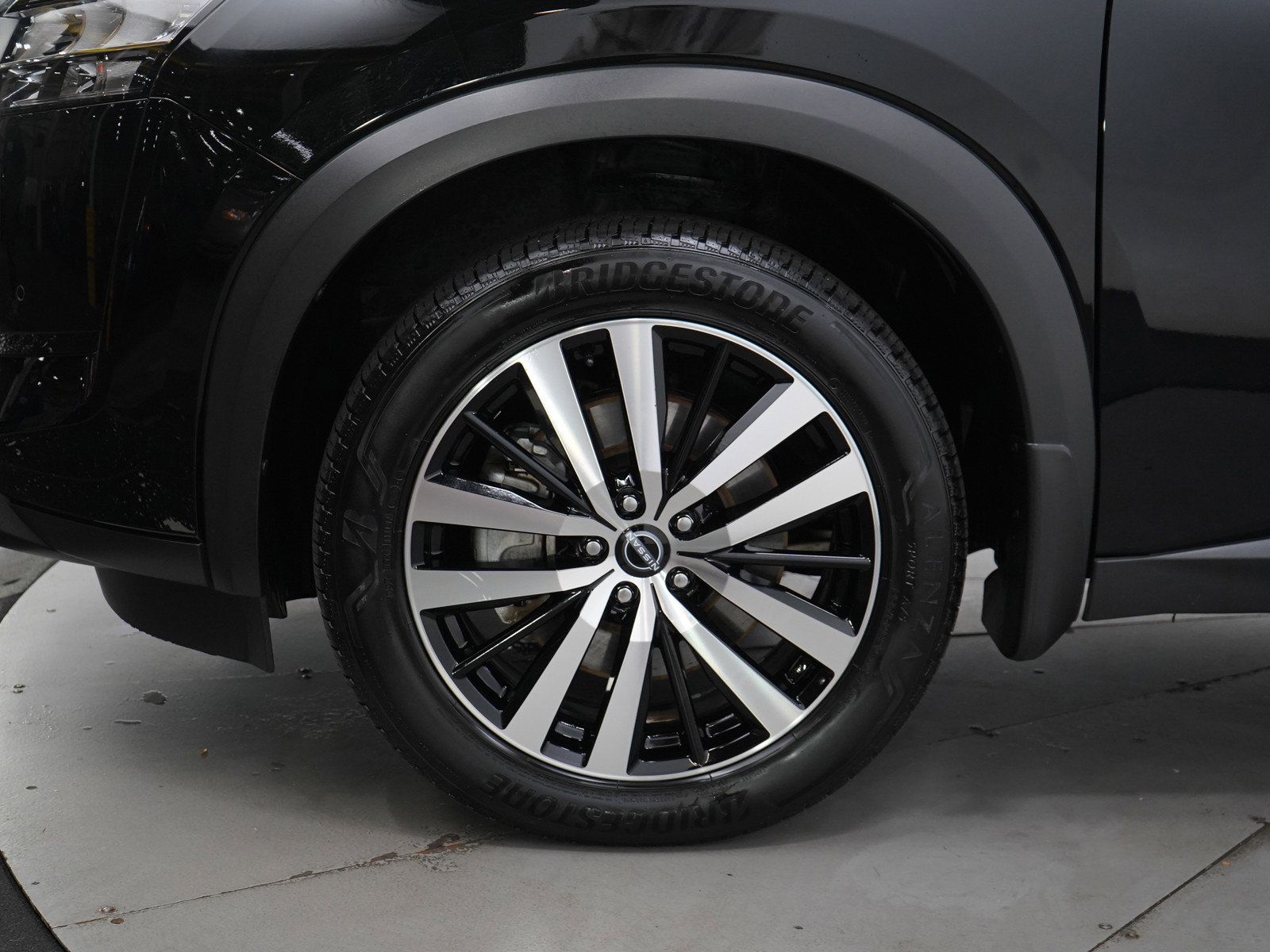 Used 2023 Nissan Pathfinder Platinum image 33