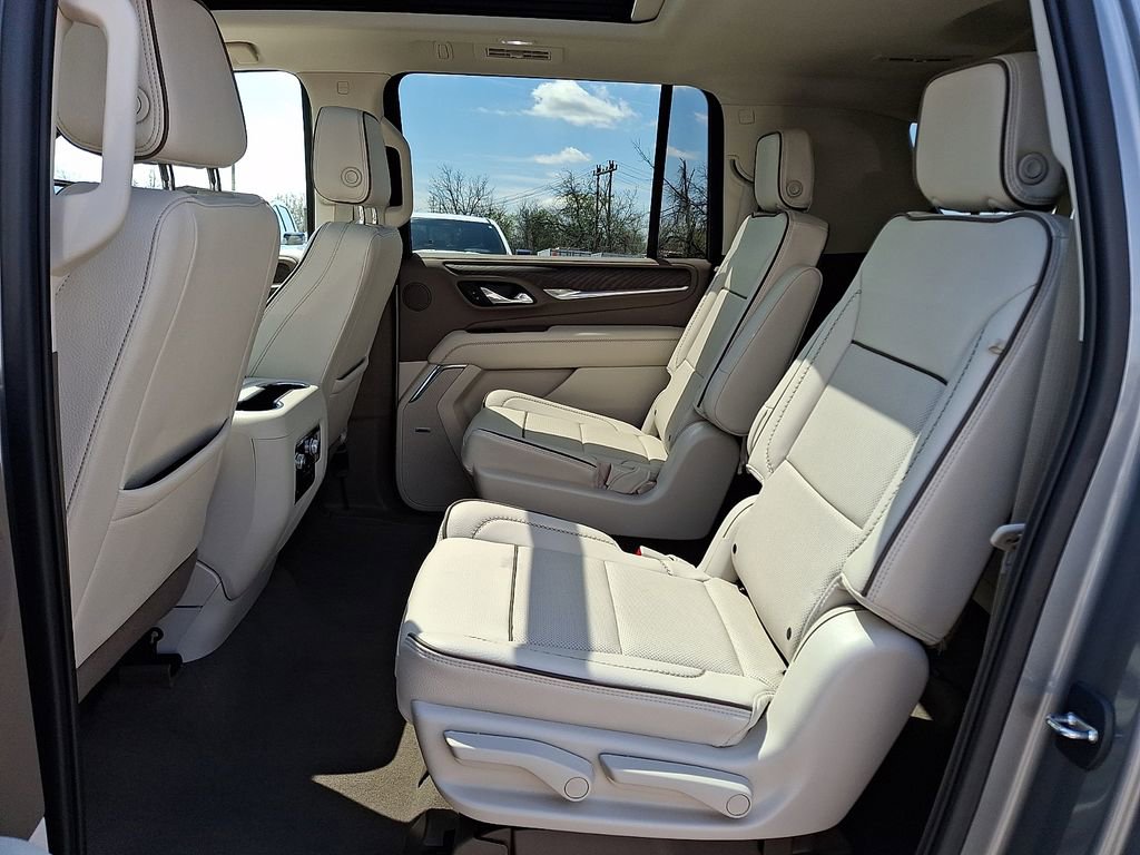 Used 2023 GMC Yukon XL Denali AWD/4WD image 12