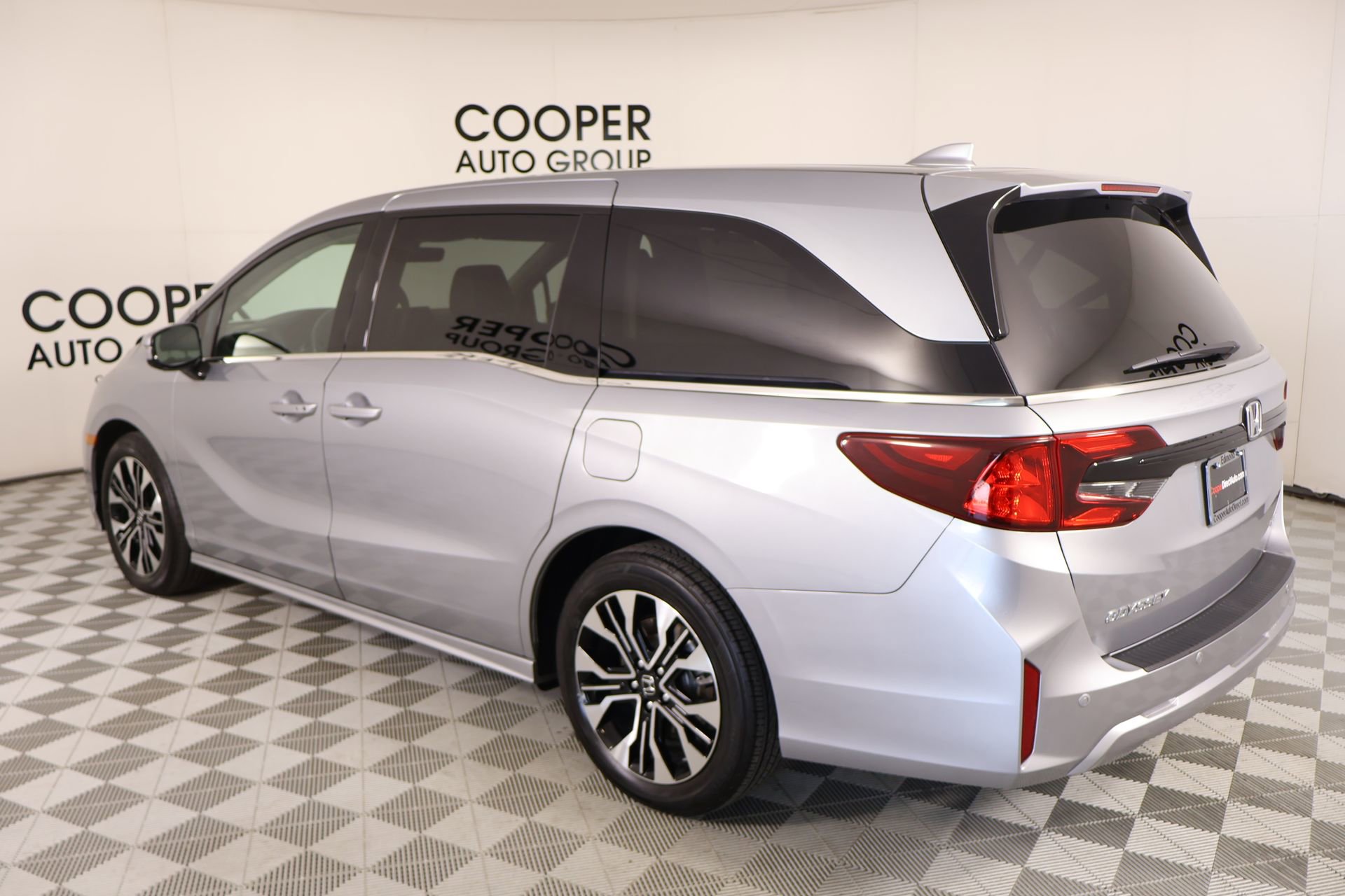 Used 2025 Honda Odyssey Elite image 24