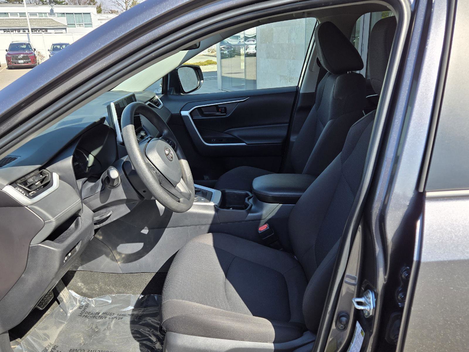 Used 2025 Toyota RAV4 LE AWD/4WD image 3