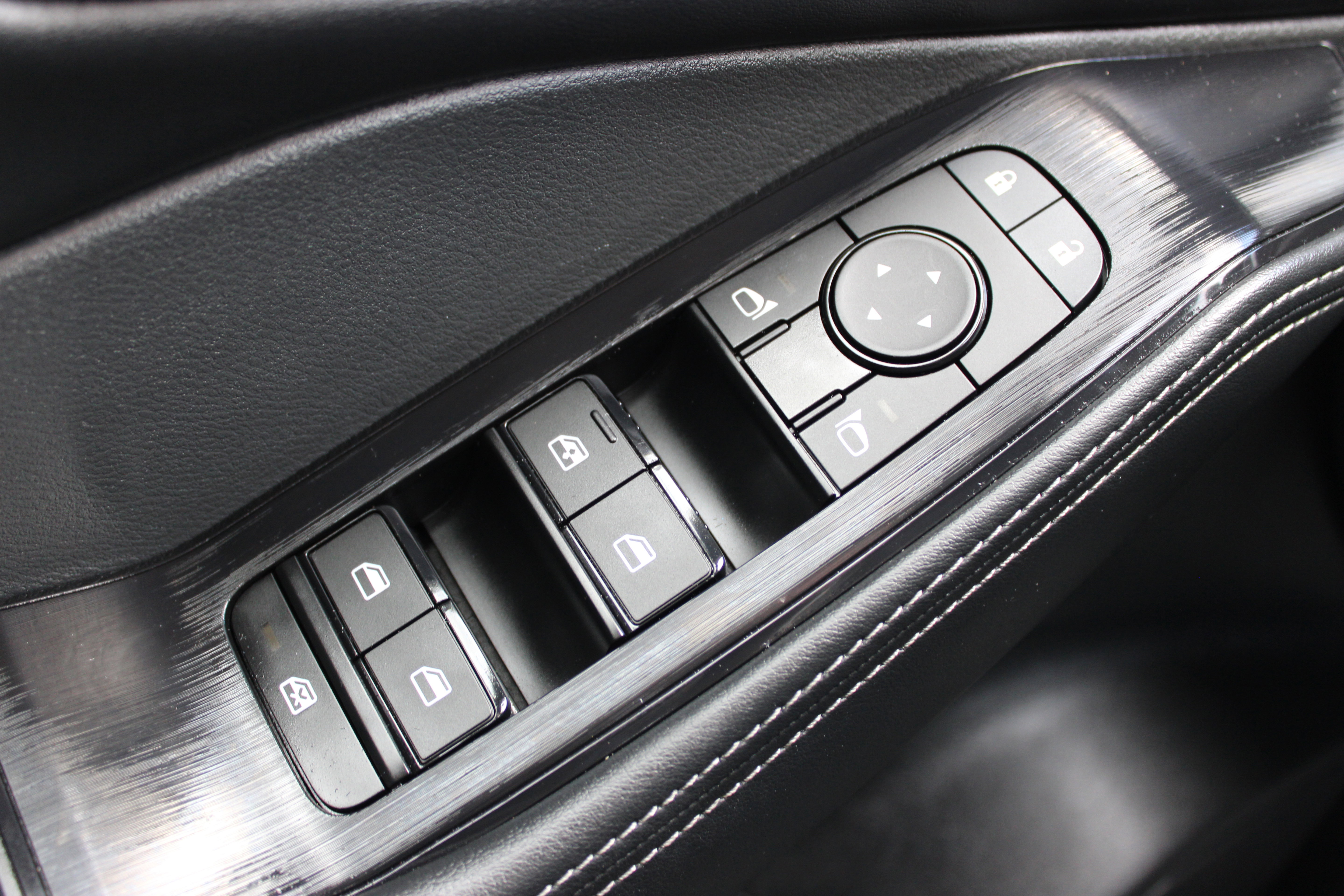 Certified 2024 Nissan Rogue SV w/ SV Premium Package AWD/4WD image 31