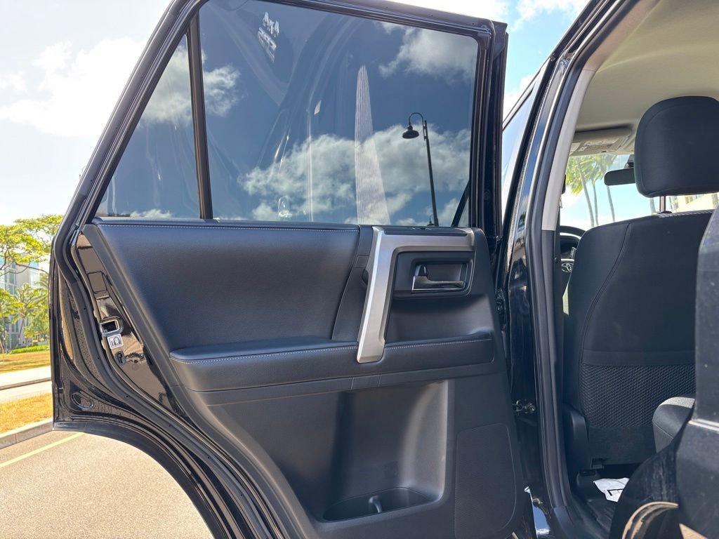 Used 2017 Toyota 4Runner SR5 AWD/4WD image 17