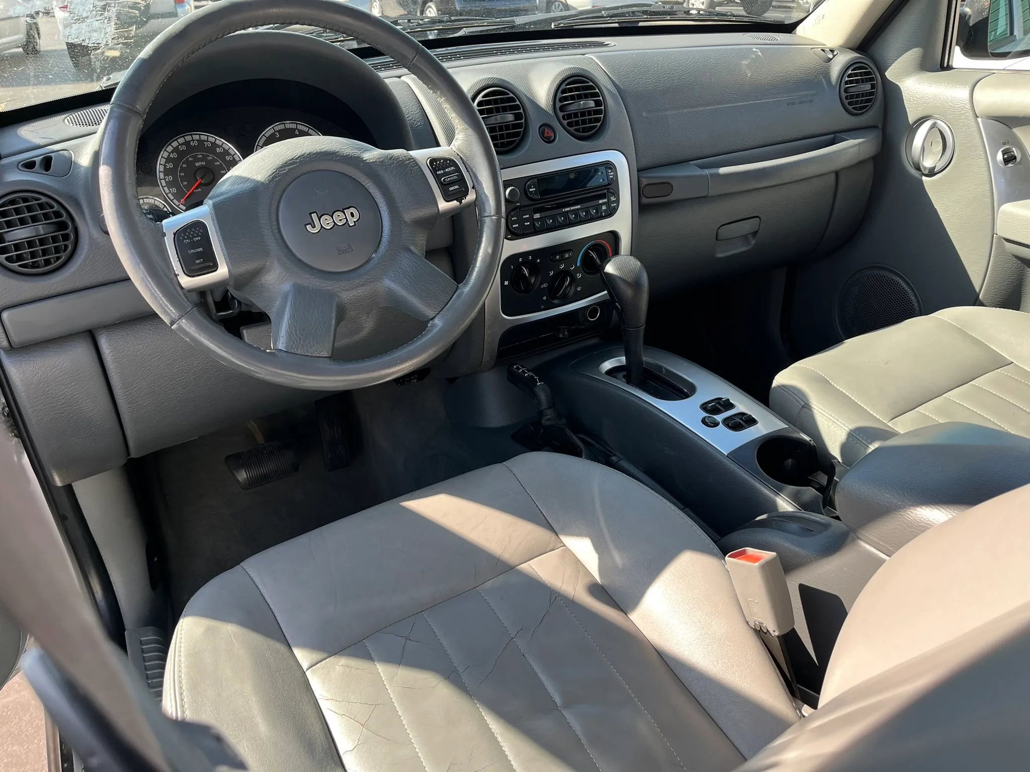 Used 2005 Jeep Liberty Limited image 8