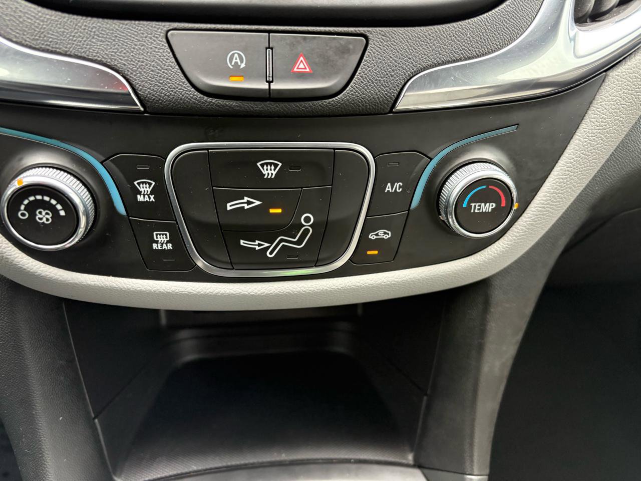 Used 2024 Chevrolet Equinox LS w/ LS Convenience Package image 24