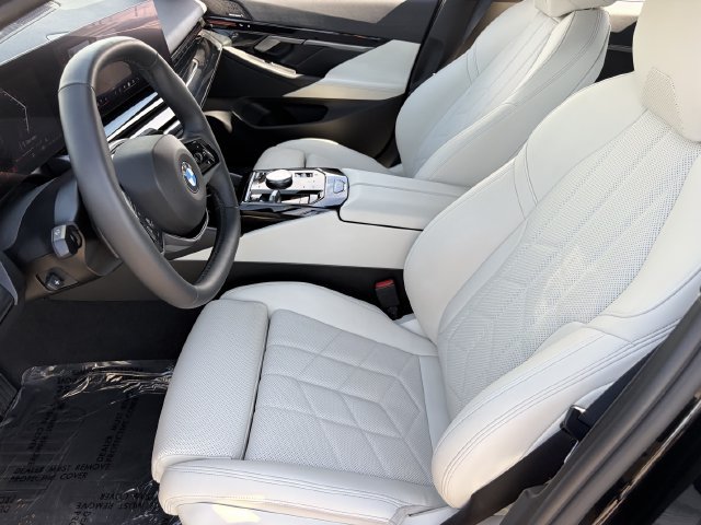 Certified 2025 BMW 530i RWD image 21