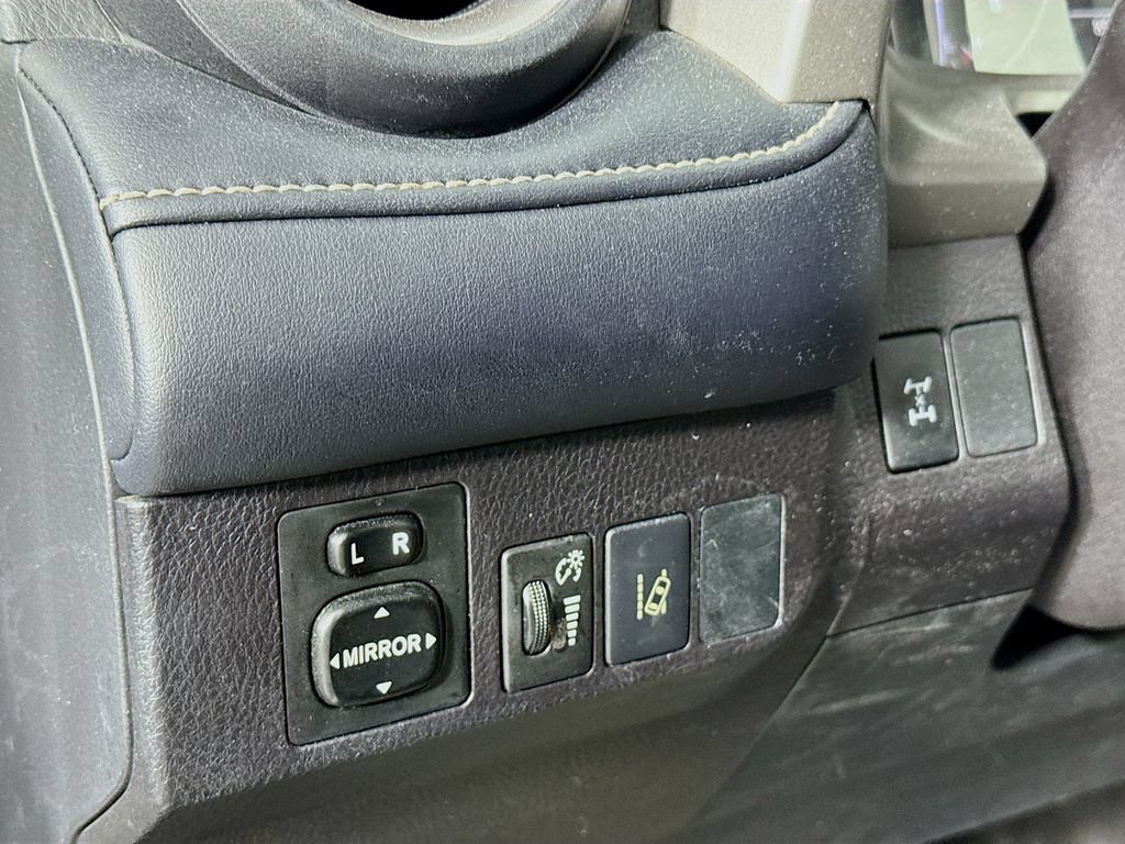 Used 2018 Toyota RAV4 XLE AWD/4WD image 18
