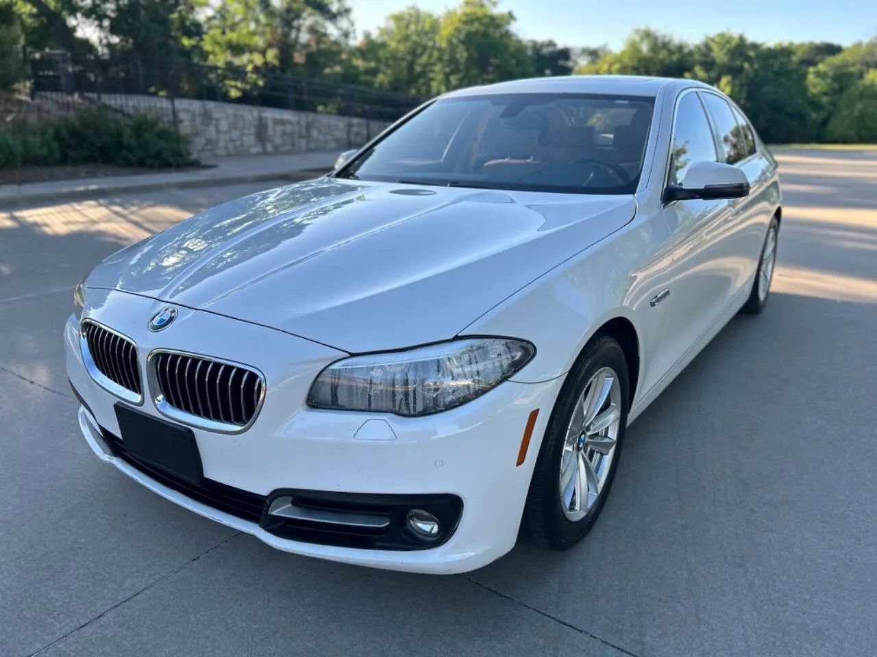 Used 2015 BMW 528i xDrive Sedan AWD/4WD image 2